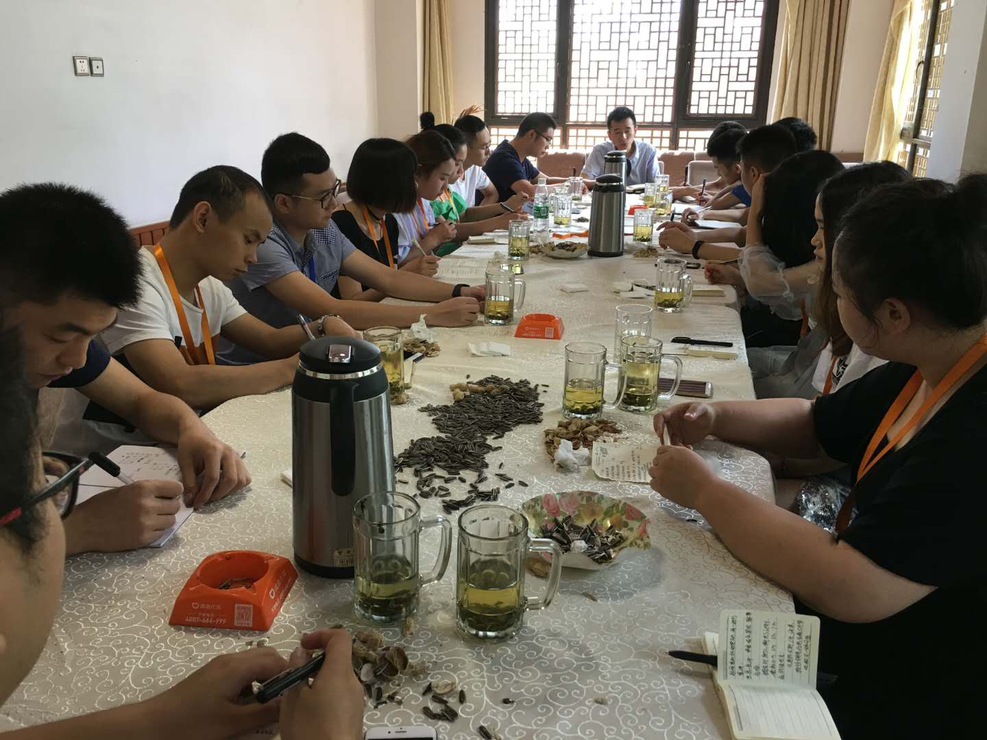 八月公司團建聚餐，放飛夢想把握未來_公司新聞動態-常見問題-四川成都小程序及網站建設與設計制作_微信公眾號開發_專業網絡seo優化推廣營銷公司